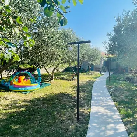 Apartman Lovely With Garden - Zadar