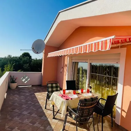 Lovely With Garden - Zadar Crno