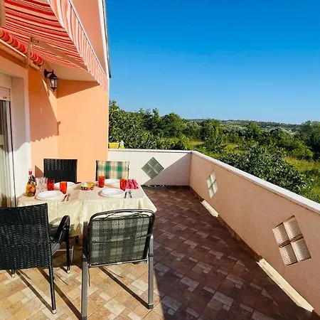 Apartment Lovely With Garden - Zadar *